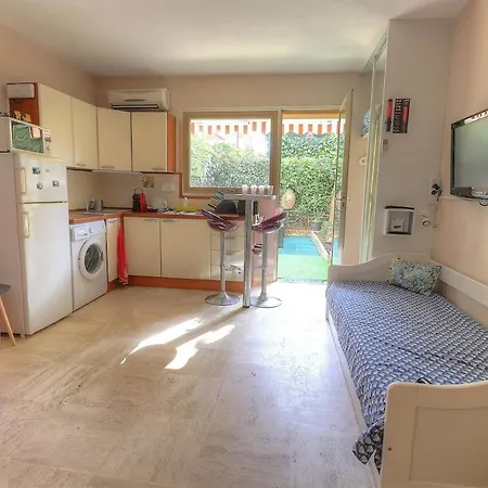 Apartment Avec Jardin Antibes
